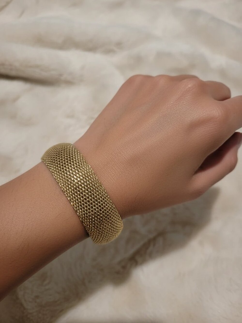 Women's Goldtone Mesh Bangle Bracelet NWOT